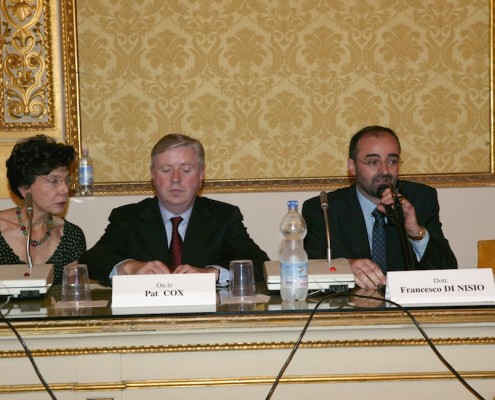 Convegno “La Costituzione italiana e i Valori europei” - da sx: la traduttrice del Presidente COX, Presidente del Parlamento Europeo Pat COX, il Presidente AIDOSP Francesco DI NISIO